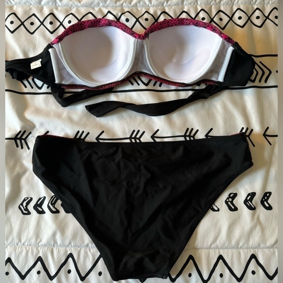 Bikini Set - Picture 2 of 3